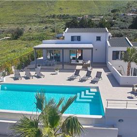 5 bedroom villa with infinity pool, Castellammare del Golfo, sleeps 9